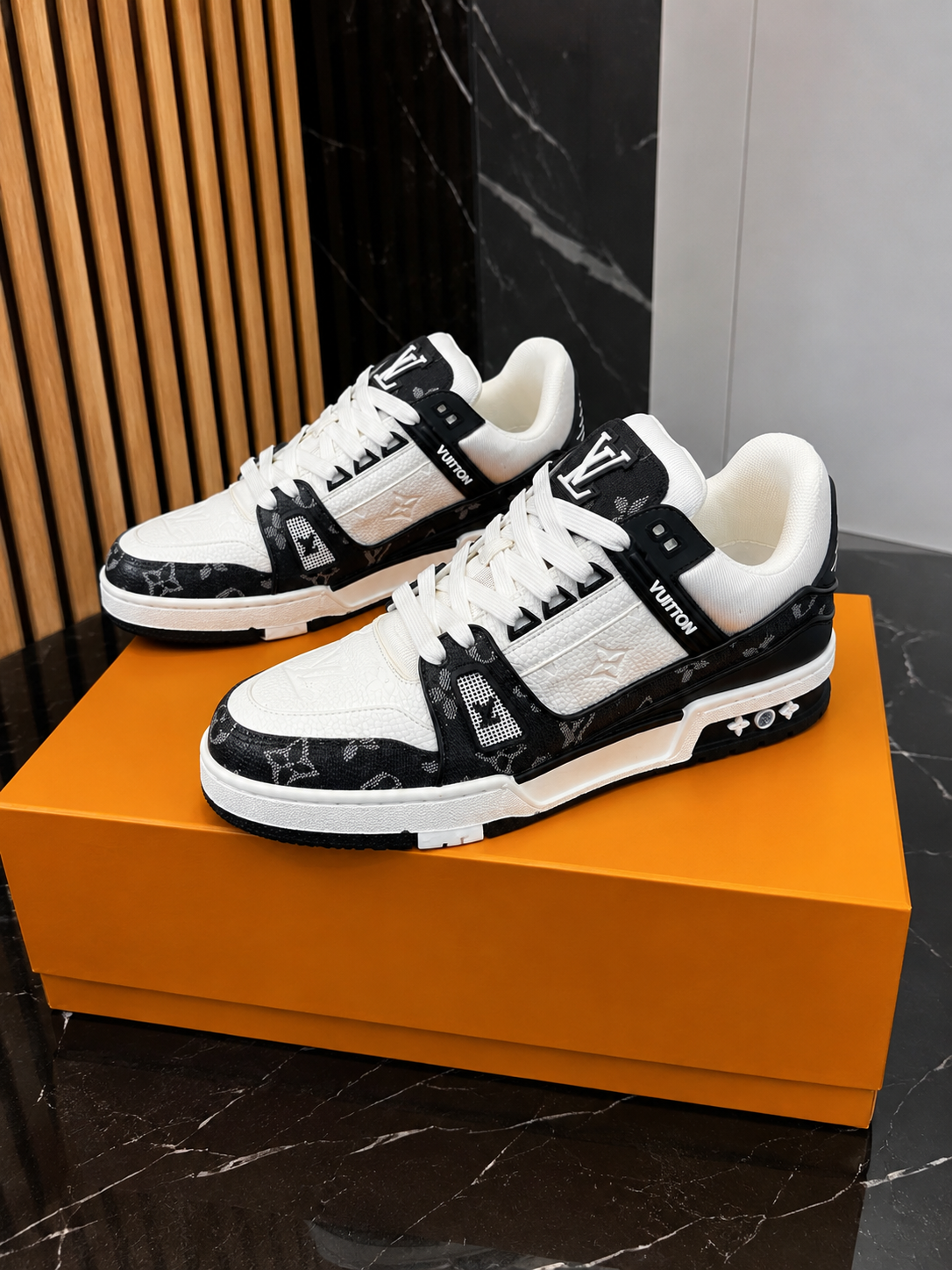 Louis Vuitton LV Trainer - blanco y negro